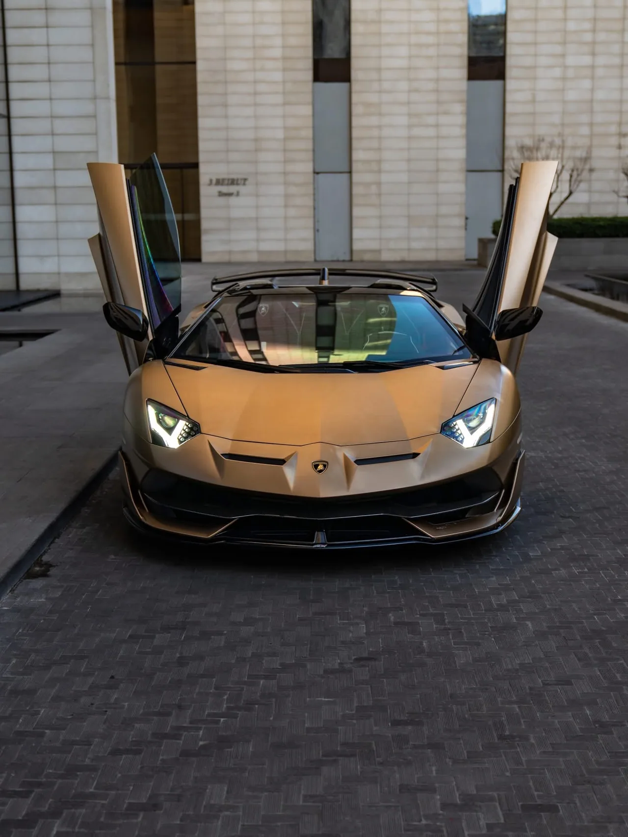 Lamborghini Aventador SVJ Roadster in Bronzo Zenas